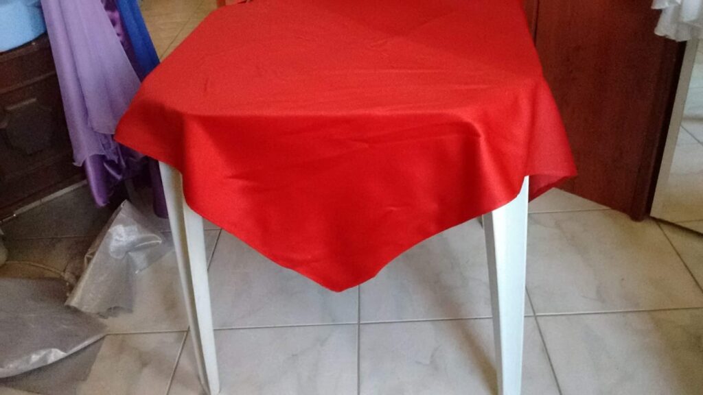 Aluguel de mesas e cadeiras.