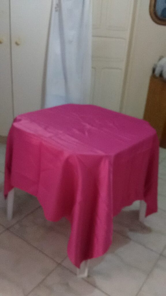 Aluguel de mesas e cadeiras.